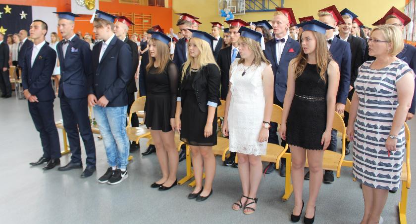 Pożegnanie absolwentów w Wybickim [galeria zdjęć]