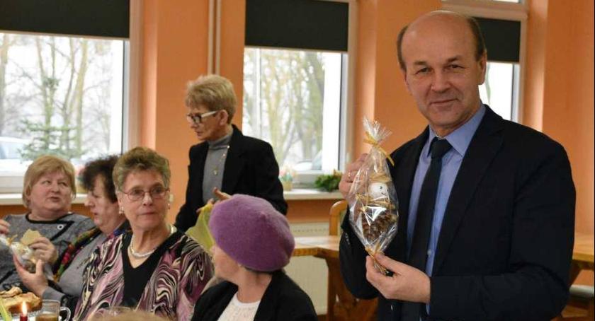 Gospodynie z Brzuzego przy wigilijnym stole