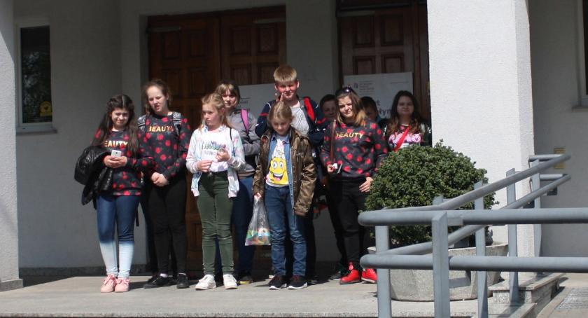 Młodzież na festiwalu  nauki w Toruniu
