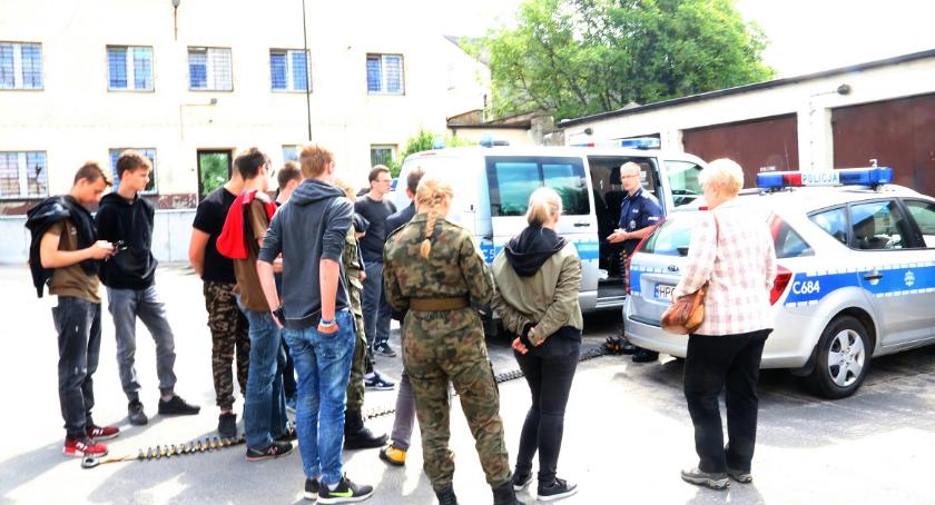 Klasa mundurowa gościła policjantów