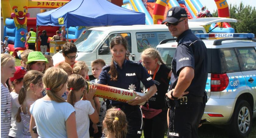 Policjanci rozdawali prezenty