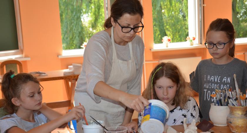Przyroda gminy Brzuze w pamiątce z gliny