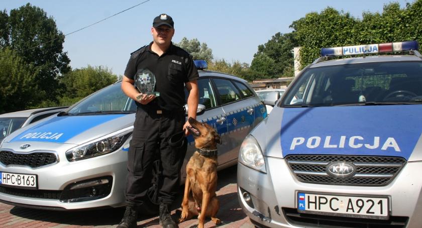 Marcin Pankowski i Pako na podium Eliminacji Wojewódzkich do XVIII Kynologicznych Mistrzostw Policji