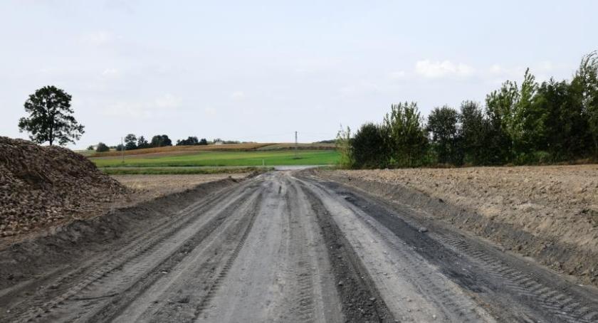 Kolejna nowa droga w gminie Brzuze