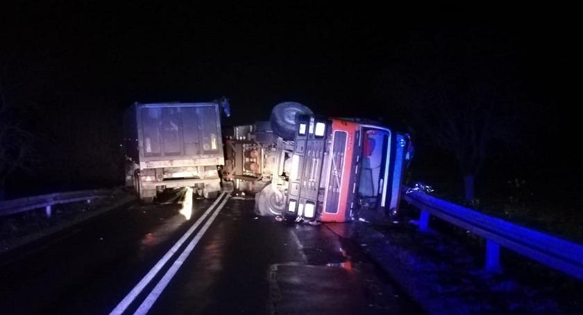 Groźne zdarzenie w Dylewie, zablokowana droga