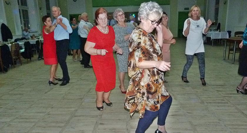 Srebrny Włos bawi się w najlepsze