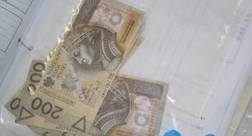 Zapłacili zabawkowymi banknotami