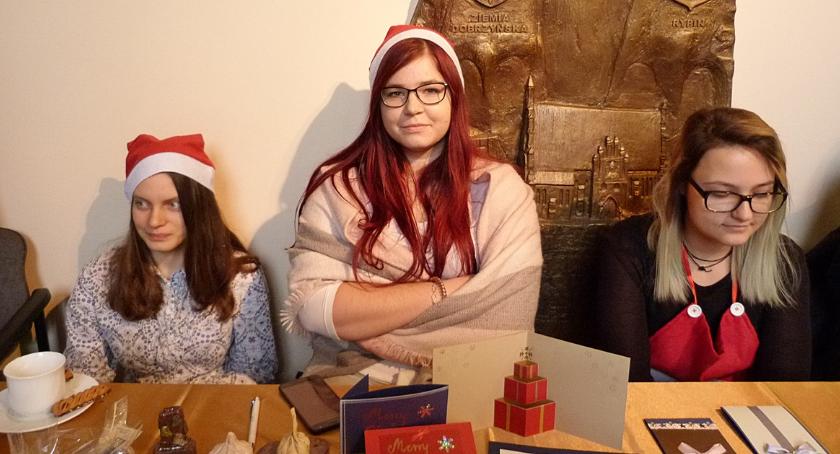 Kiermasz dzieł młodych artystek z Liceum Plastycznego