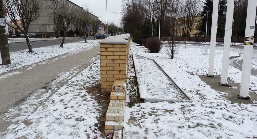 Kto zdewastował bramę RCS-u?