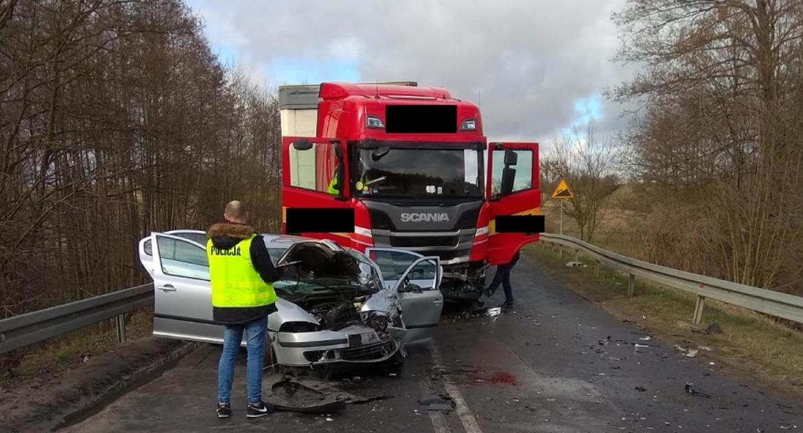 Tragiczny wypadek w Dylewie. Nie żyje jedna osoba