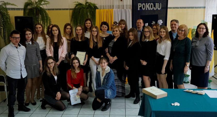 Przegląd poezji w ZS nr 4 w Nadrożu