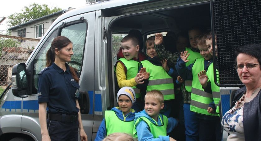 Przedszkolaki na komendzie