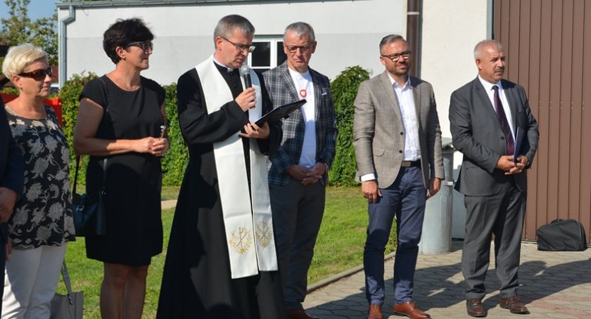 Mają nowe auto i plac zabaw