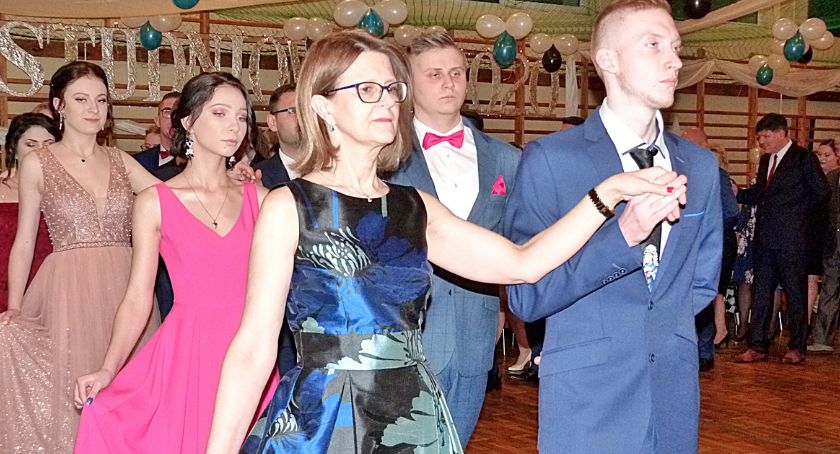 Studniówka Zespołu Szkół w Nadrożu [zdjęcia]