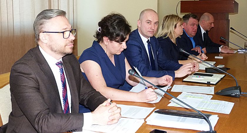 Ministerstwo ratunkiem dla szkoły w Nadrożu?