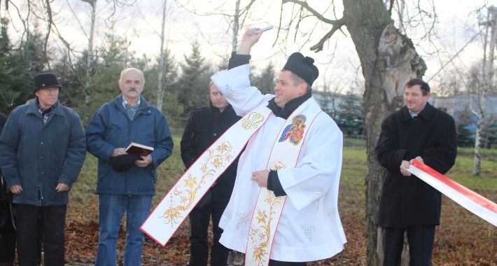 Jadą po prostym z Radzik do Lamkowizny