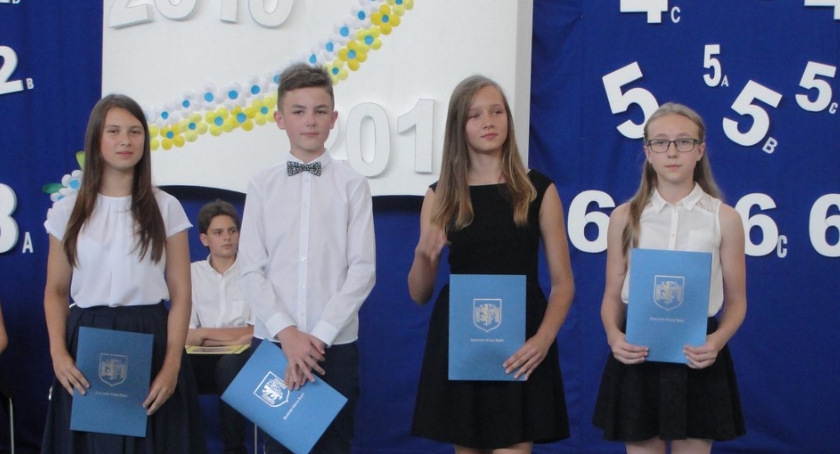 Zakończenie roku szóstoklasistów Szkoły Podstawowej nr 3 im. Jana Pawła II - fotorelacja