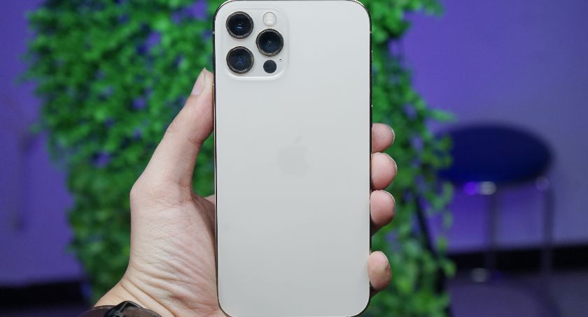 iPhone się nie ładuje - co zrobić?
