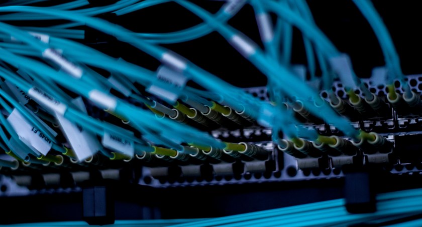Światłowód w Krakowie – poznaj korzystne oferty szybkiego internetu