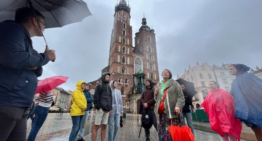 Społeczność IT zapoznała się z historią Krakowa podczas ,,Intelektualnych Spacerów po Mieście z SOFTSWISS” 