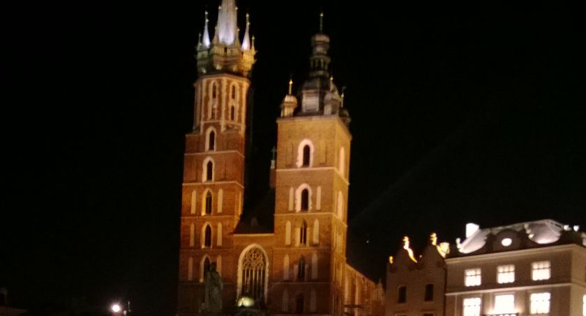 Światowy Rekord Guinnessa w jednoczesnym otwieraniu słodyczy – marka Wawel ustanawia nowy wynik 