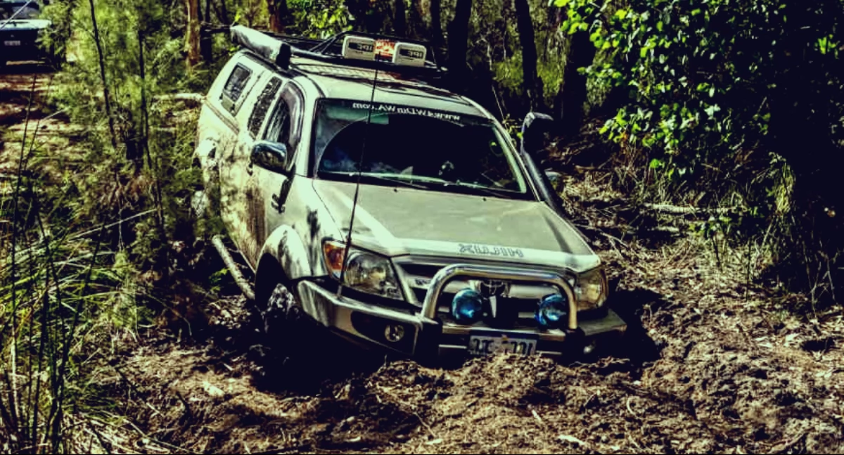 Bezpieczeństwo podczas jazdy w terenie: kluczowe zasady dla miłośników off-roadu