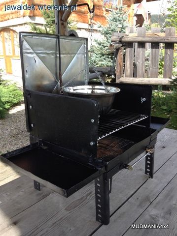 Walizkowy grill z kociołkiem na wyprawę 4x4
