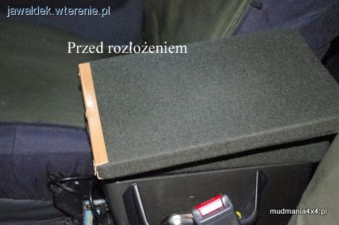 Stolik samochodowy w podłokietniku