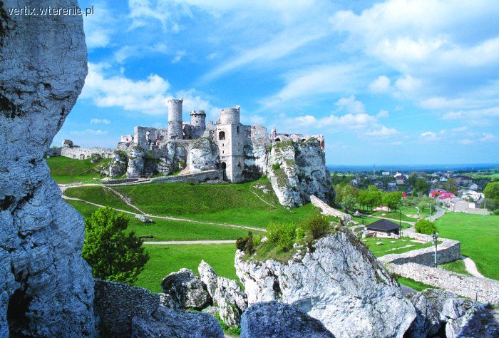 Zamek Ogrodzieniec (ruiny zamku Podzamcze)