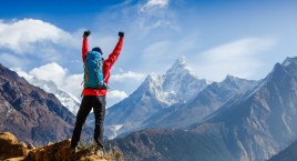 Kilkudniowy trekking lub wyprawa typu off-road? Sprawdź, jakie akcesoria musisz zabrać