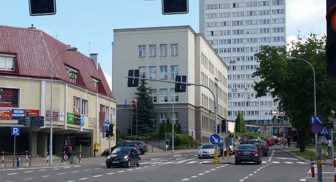 Urzędnicy, dyrektorzy szkół, prezydenci – zajmują się kampanią Trzaskowskiego