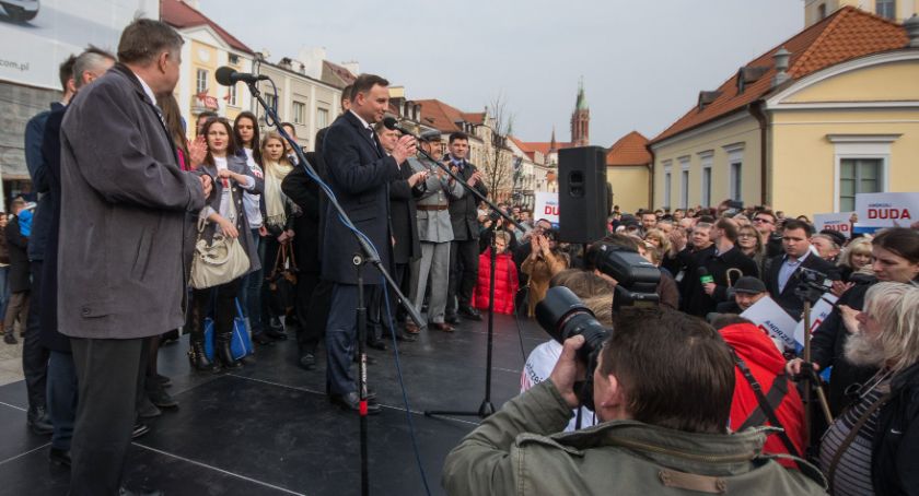 Dwóch kandydatów na prezydenta w jednym czasie w Białymstoku. Ładnie czy nie ładnie się tak podpinać?