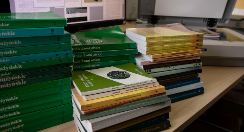 Biblioteka Uniwersytecka udostępni online osiem tytułów