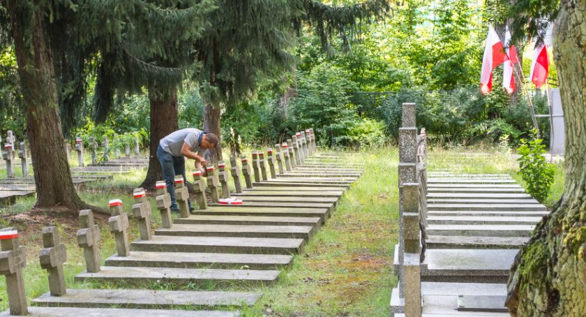Utrzymanie czystości na cmentarzach wojennych kosztować nas będzie 22 tys. złotych