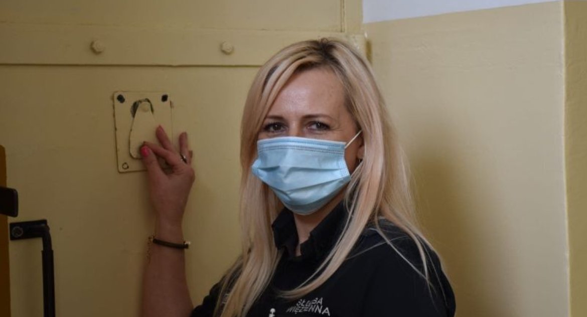 Podlaskie więzienia w czasie epidemii: brak widzeń, przepustek i nabożeństw, dłuższe telefony