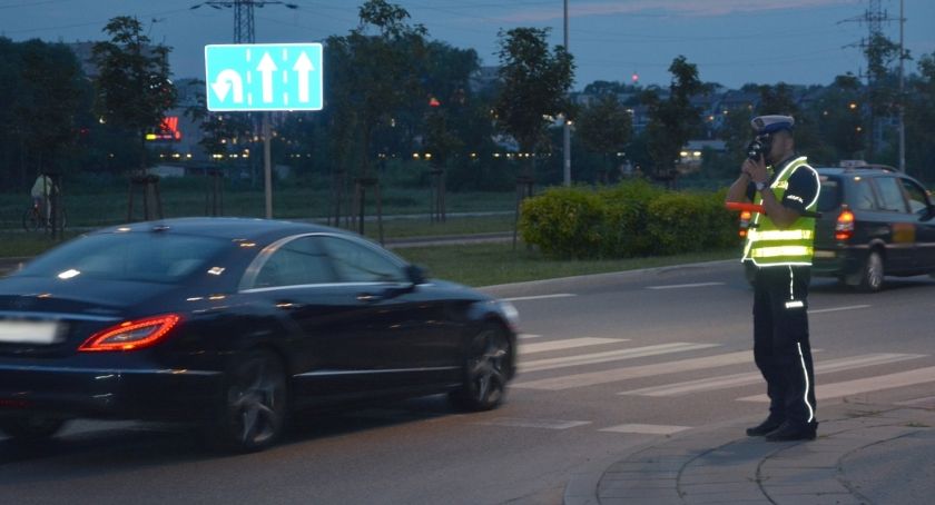 Policjanci apelują o kulturę jazdy i szacunek na drodze