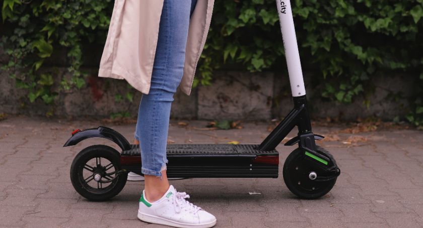 Na razie panuje wolna amerykanka, ale wkrótce pojawić się mają przepisy odnośnie użytkowania hulajnóg elektrycznych