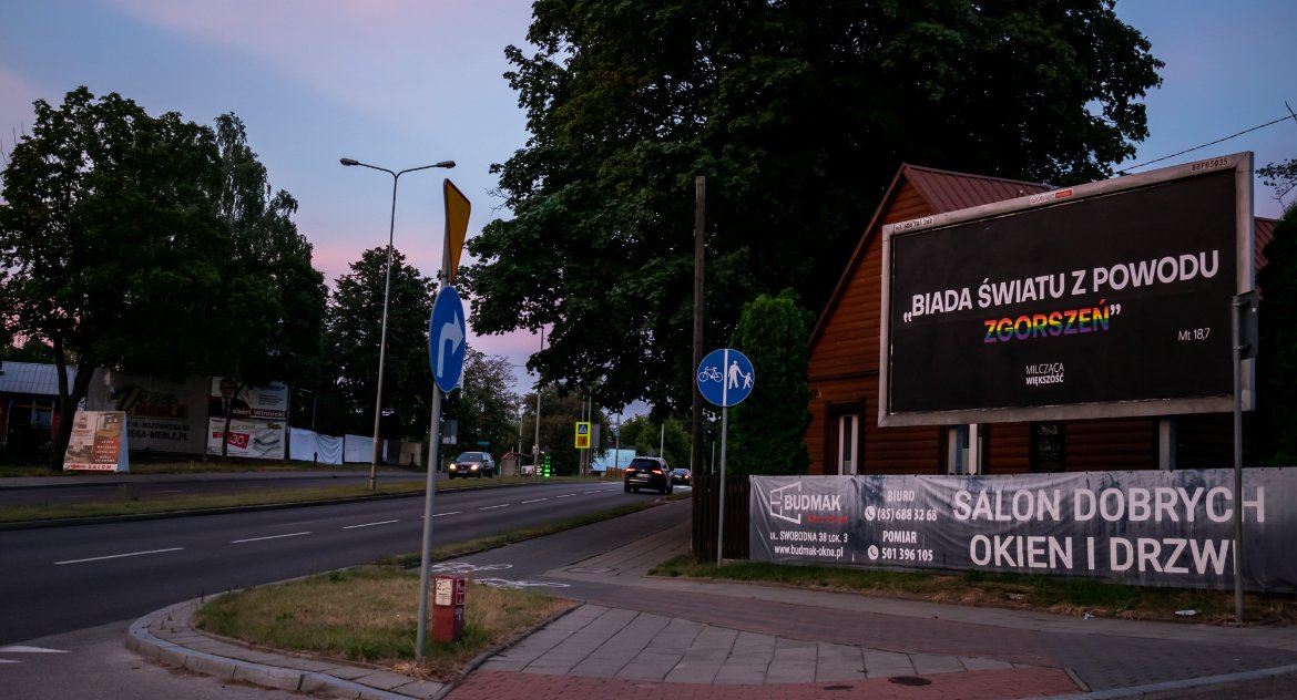 To było do przewidzenia. Rozpoczęła się nagonka na firmę, która wynajęła powierzchnię na bilbordach