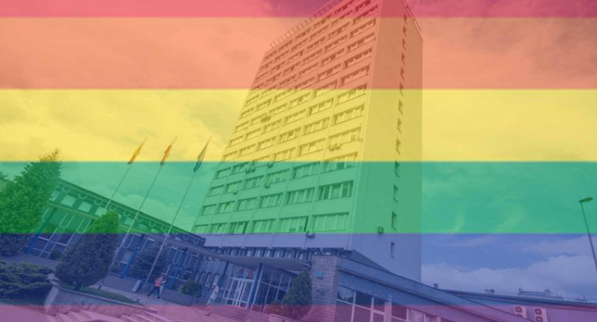 Zmienić nazwę Białegostoku na Czarnydół, a na magistracie zostawić tylko tęczową flagę