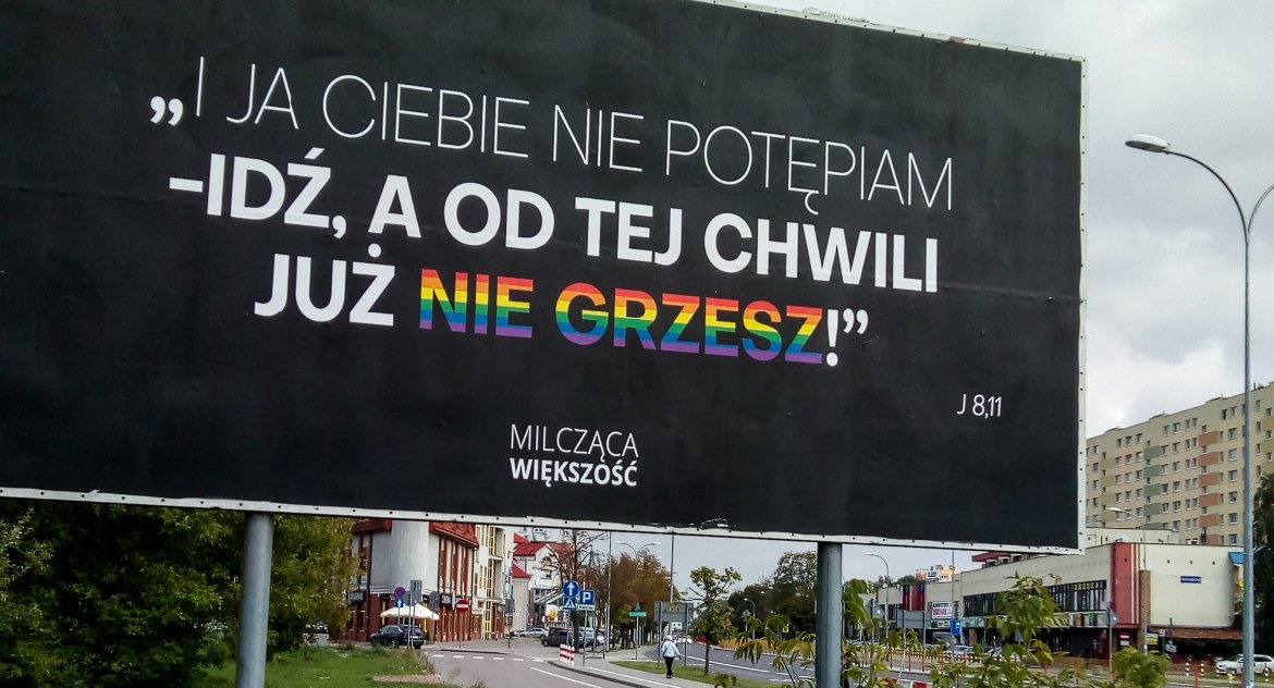 Milcząca Większość zebrała już ponad 35 tys. złotych i zawiesiła nowy bilbord