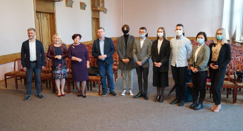 Dwa białostockie licea będą współpracować z Uniwersytetem w Białymstoku 