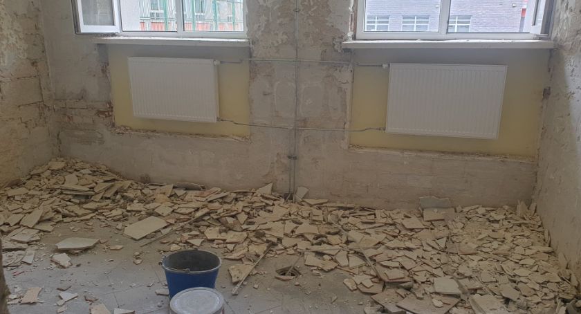 Na razie wygląda jak pobojowisko. Ale spokojnie, będzie z tego piękna szatnia