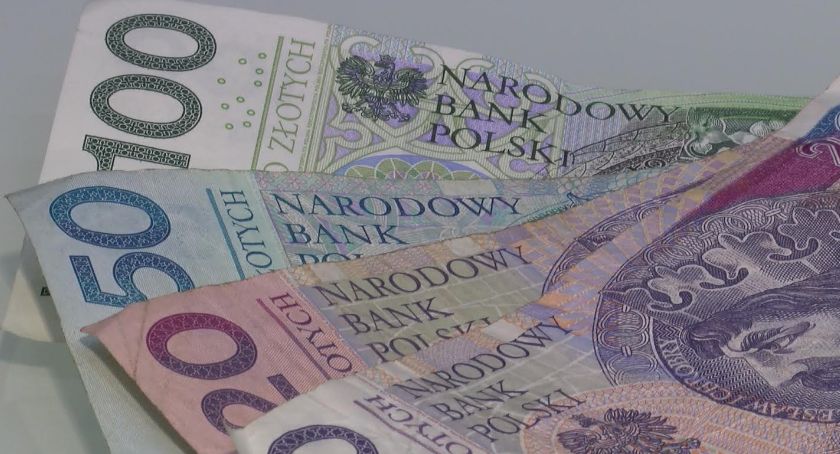 Renta rodzinna. Studenci muszą donieść zaświadczenia, bo przelewy będą wstrzymane