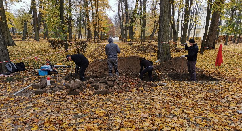 W Ogrodach Branickich archeolodzy odkryli prawdziwe skarby z przeszłości