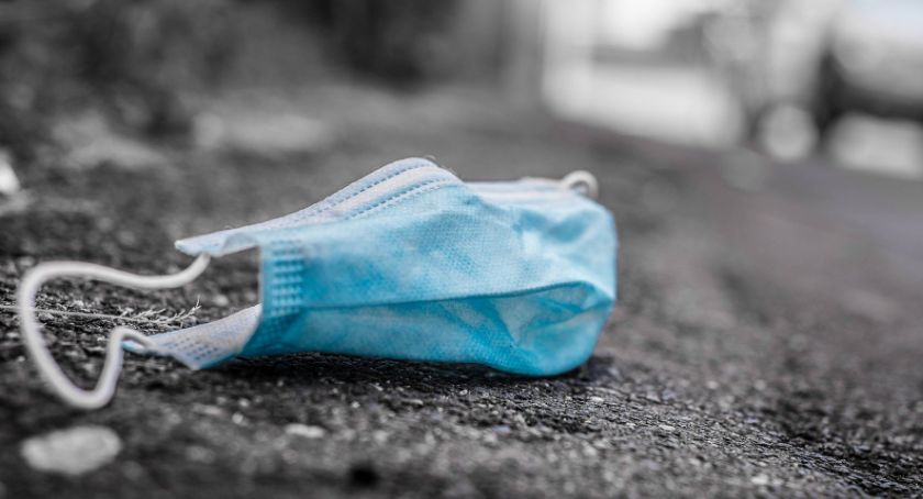 Udawanie, że się przestrzega zaleceń sanitarnych, gdy faktycznie się tego nie robi, nie pomoże zakończyć epidemii