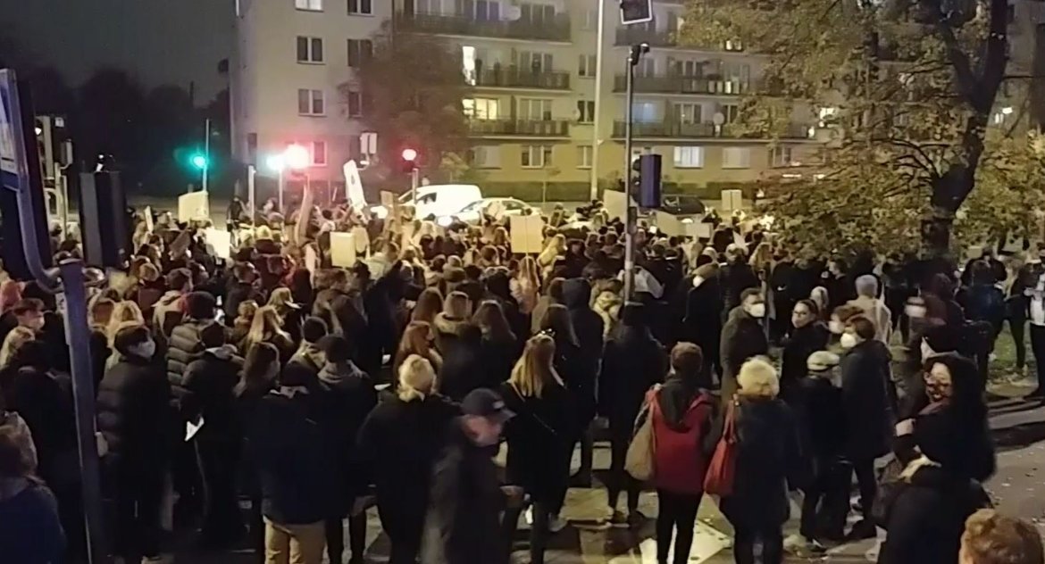Samorządowcy poszli na marsze aborcyjne lub je wspierali, a teraz martwią się o służbę zdrowia