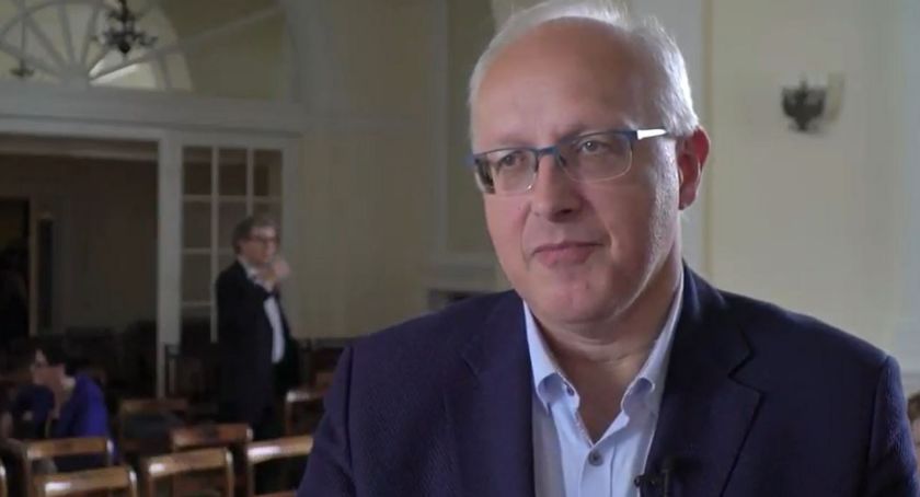 Epidemia zacznie wygasać, gdy ludzie będą się masowo szczepić – twierdzi prof. Robert Flisiak