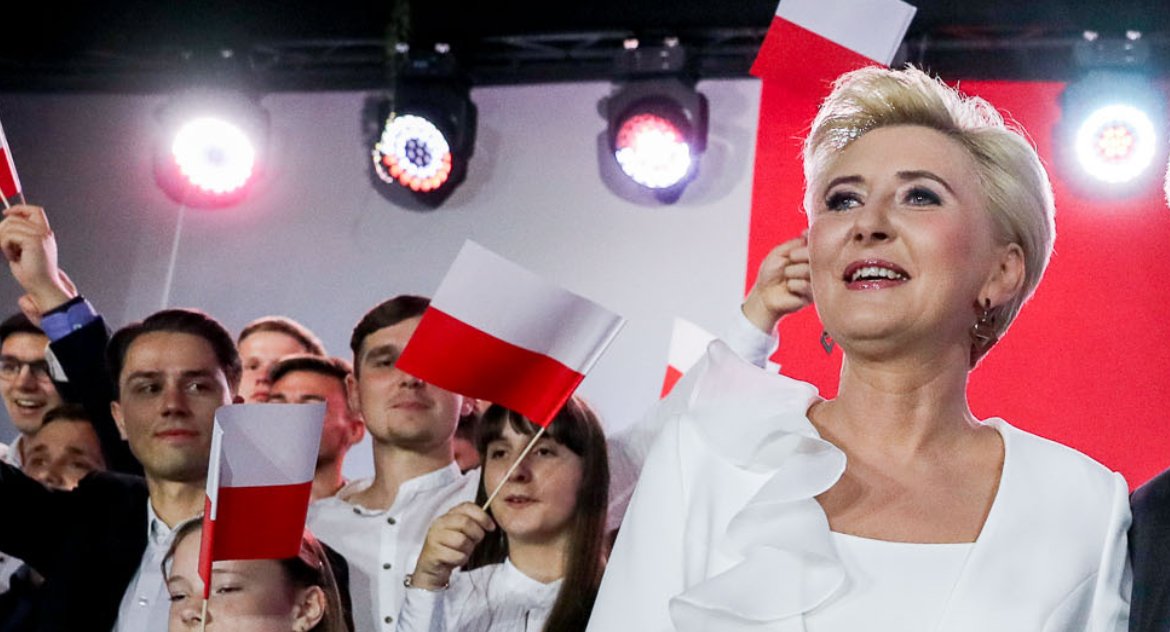 Agata Kornhauser-Duda przekazała na licytację swój naszyjnik. Dla chorego chłopca z Białegostoku