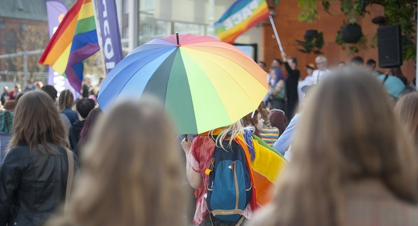 Tęczowy Białystok uruchomił telefon zaufania dla osób LGBT+