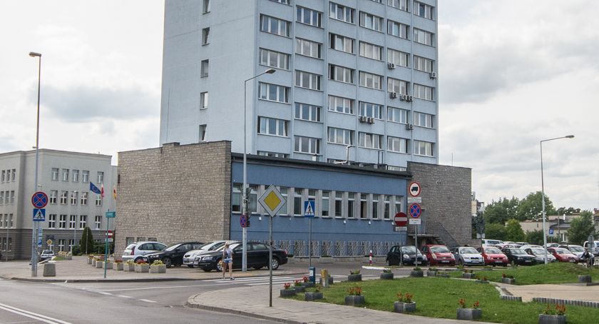 Prezydent mówi, że nie ma pieniędzy i jest źle. Ale limuzynę do urzędu kupił